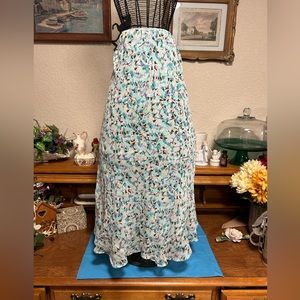 Midi floral skirt, polyester wrinkle free and lined, Notations size petite Small